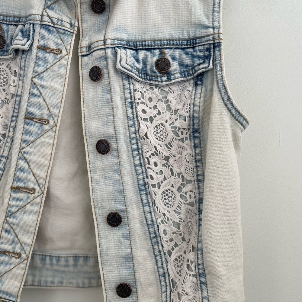 Mossimo Blue Acide Wash Denim Jean Vest Size Medium (LIKE NEW) - Picture 3 of 5